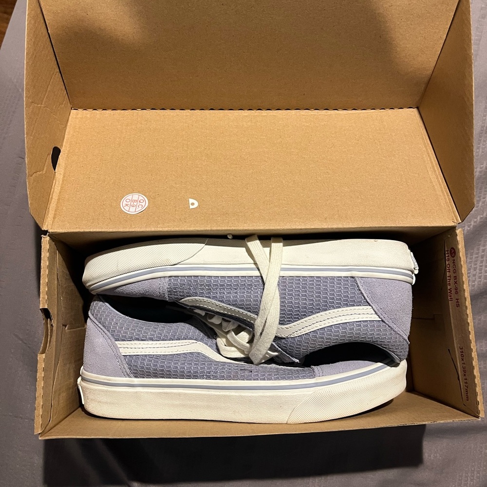 Purple Vans 💜 comes with box!
